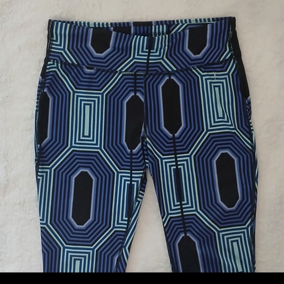 Danskin Athletic Ankle Legging Small(4-6) Blue/black/white patterned. NEW No Tag - Picture 4 of 12